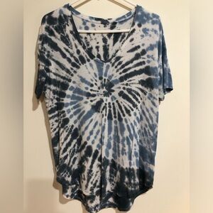 AMERICAN EAGLE SOFT & SEXY, WOMEN’S Size XS, Blue and White Tie Dye V-Neck Tee